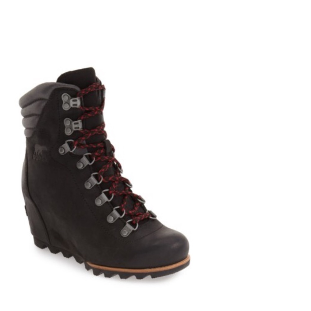 Wedge snow boots