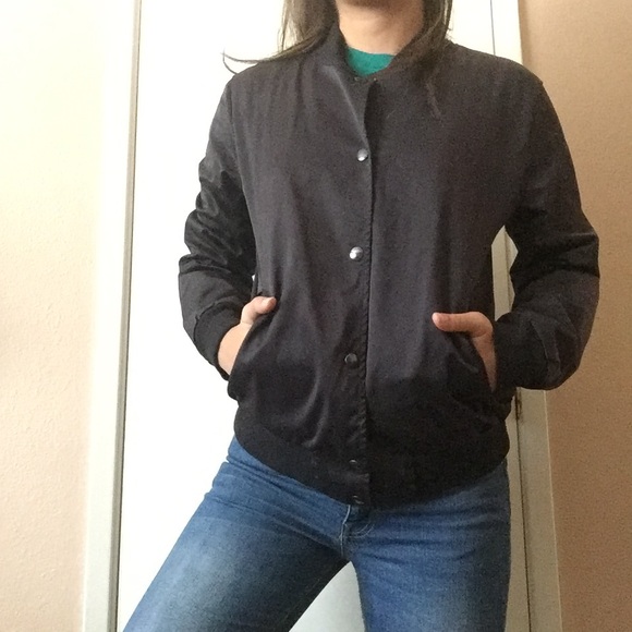 ✨BRANDY MELVILLE BOMBER JACKET✨ - Picture 3 of 7