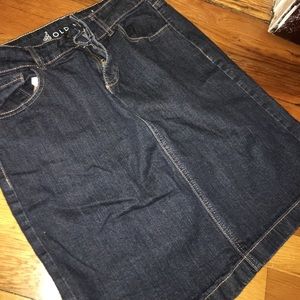 Cute Old Navy denim skirt like new size 6.