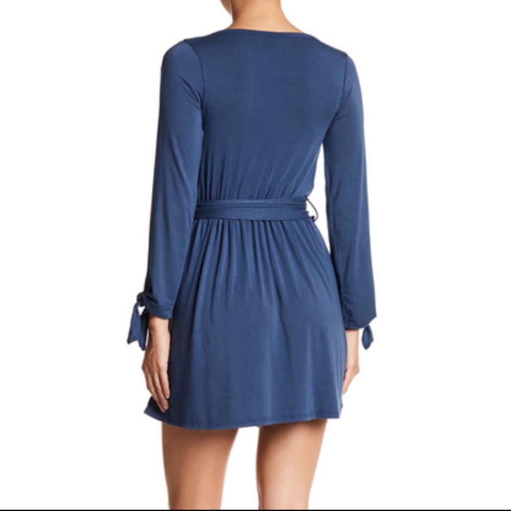 Go Couture Slit Sleeve V-Neck  Dress - Picture 2 of 4