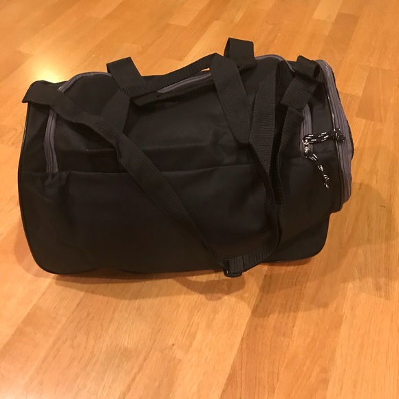 ❤️NEW Reebok Avon 39 Duffle Bag Breast Cancer Walk - Picture 3 of 8