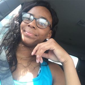 Meet your Posher, Nia