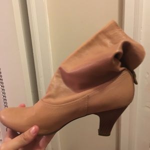 Two ways to wear tan report shoe 9