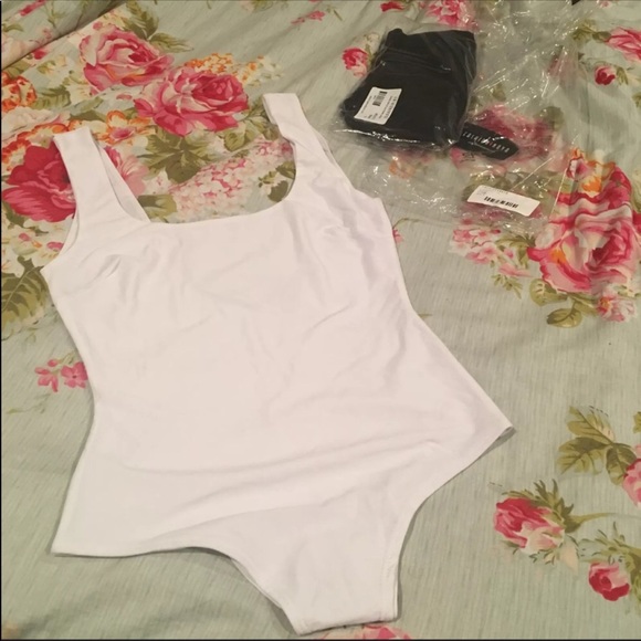 Blk 1x body suit or white 2x body suit - Picture 5 of 7