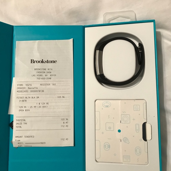 Fitbit Alta with Stainless Steel band - Picture 2 of 8