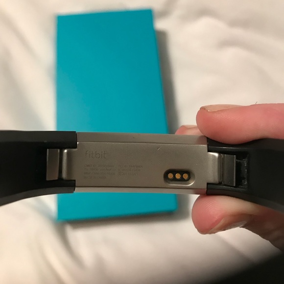 Fitbit Alta with Stainless Steel band - Picture 6 of 8