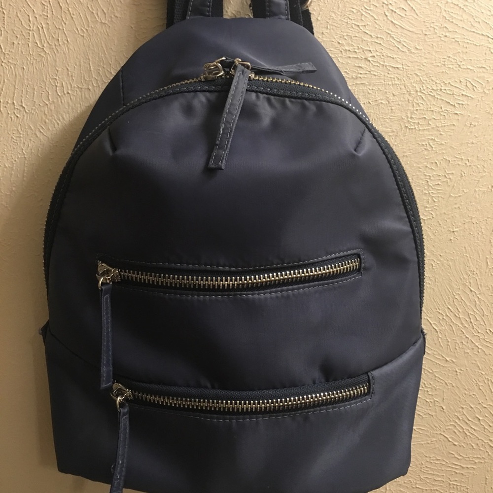 Back pack - Picture 2 of 4