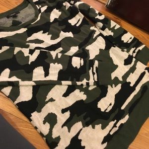 Cozy camo sweater size M runs a little big.