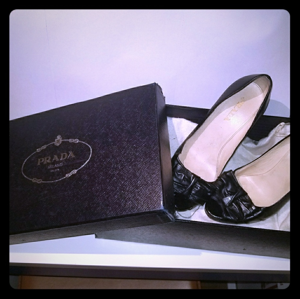 Prada peep toe bow pumps 37.5