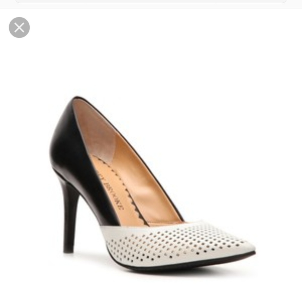 Audrey Brooke Sloan Pump
