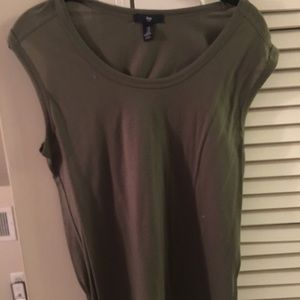 Gap size medium olive green top