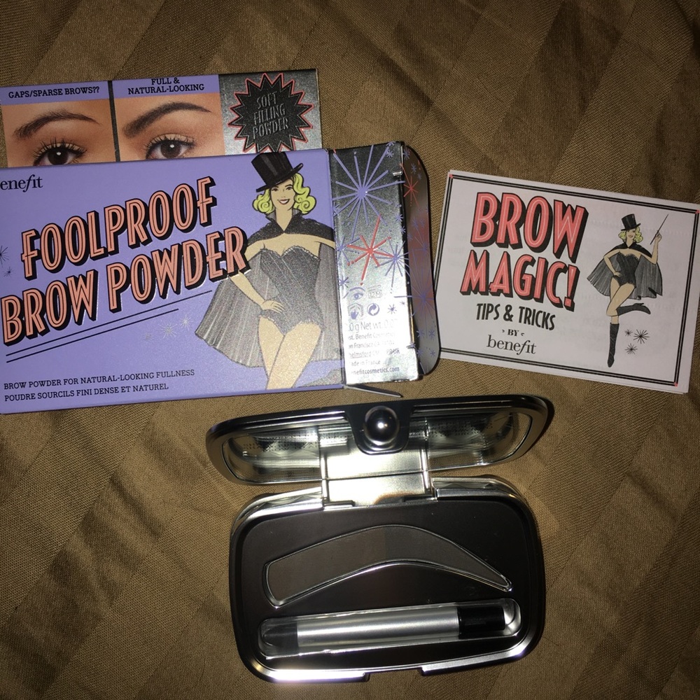 BRAND NEW Benefit Foolproof Brow Powder!!