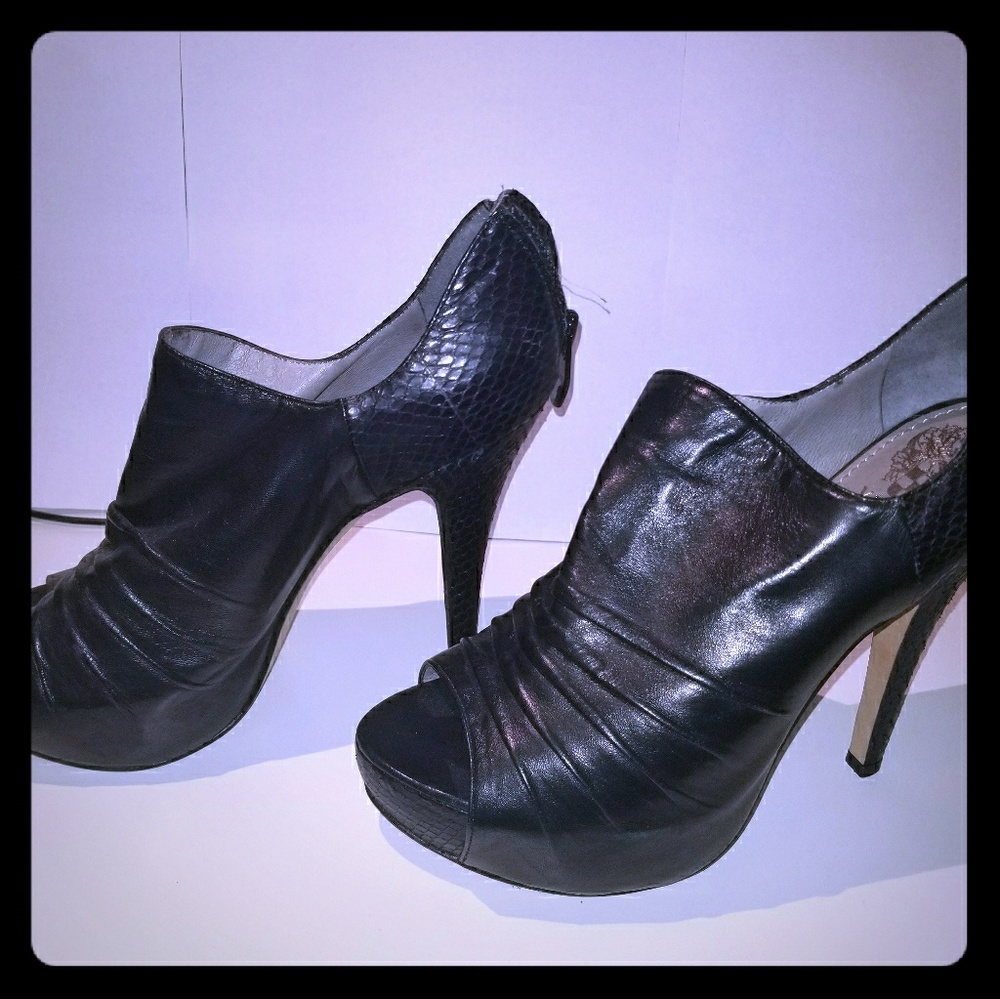 Vince camuto size 7 Peeptoe booties