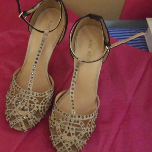Shoes - Picture 2 of 4