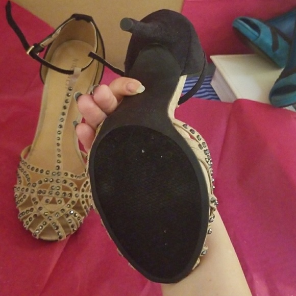 Shoes - Picture 3 of 4