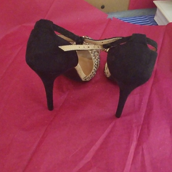 Shoes - Picture 4 of 4