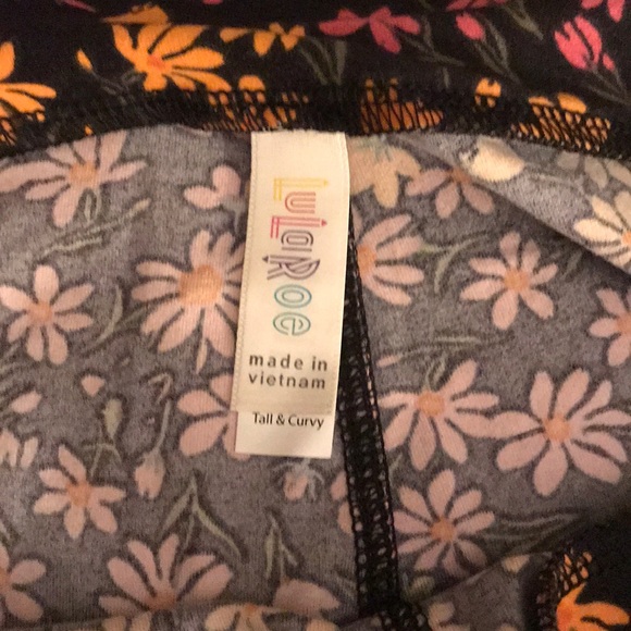 Never worn LuLaRoe leggings - Picture 2 of 2