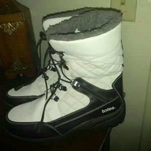 Totes Snow Boots