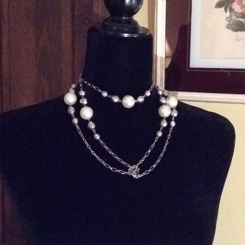 Pretty silver tone neck chain