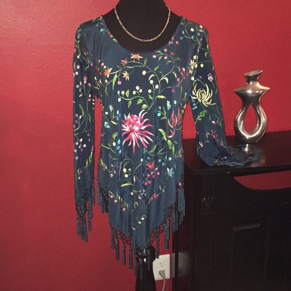 JinJang JunJiao Tops - Beautiful 💯 silk embroidered top designer JinJiao
