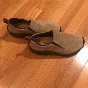 Women’s Size 8 tan Merrell Moc