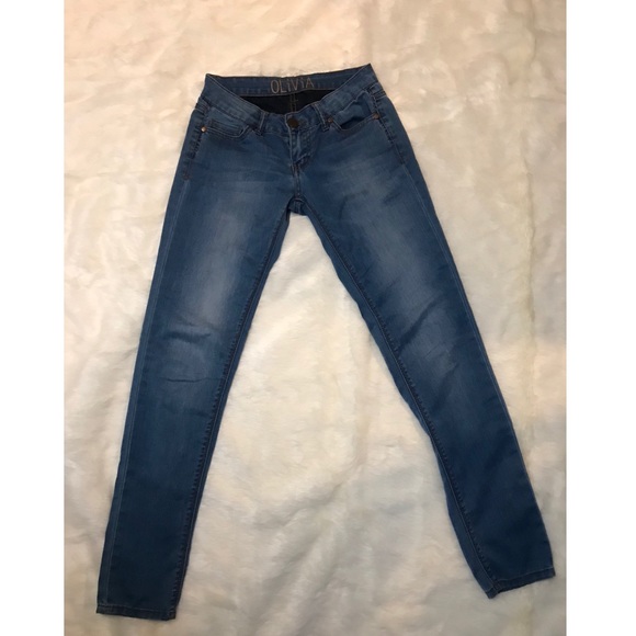 ✨ Delia’s Olivia Stretch Skinny Jeans Light Wash - Picture 1 of 6