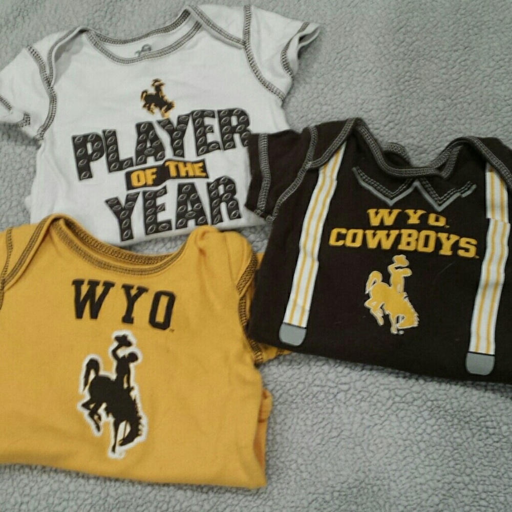 WY university bodysuit set.