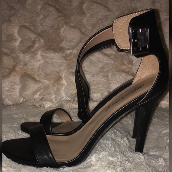 Black Single Strapped Heels. - Picture 1 of 4