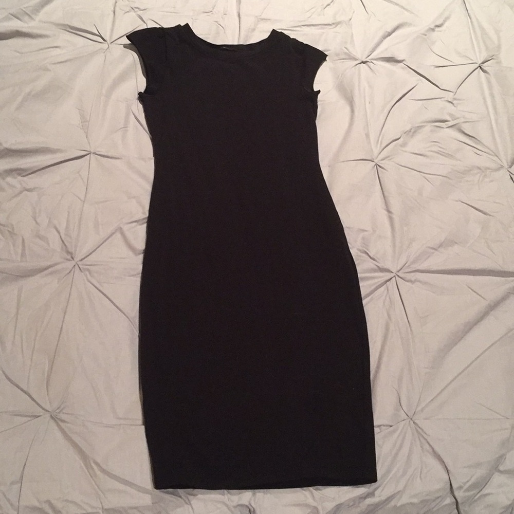 Sleeveless black dress