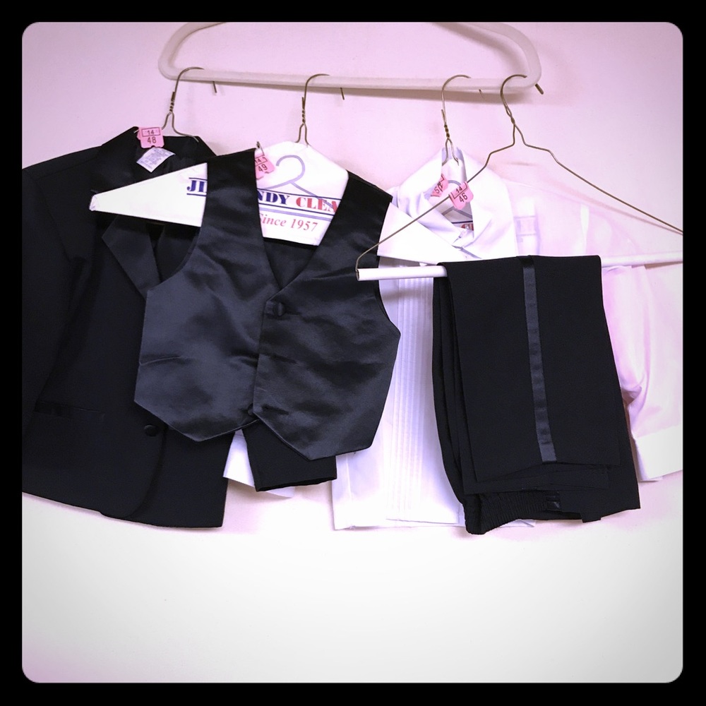 3T tuxedo-like new!