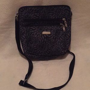 Baggallini gray print crossbody bag