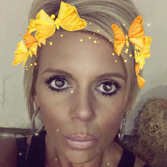 Meet your Posher, Nicole - Picture 1 of 1