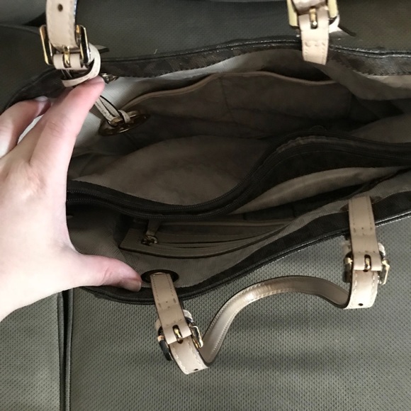 Michael khors purse - Picture 2 of 2