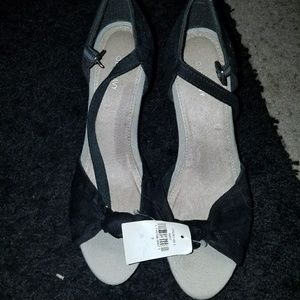 Old Navy black / grey peep toe wedges, 7. NWT.