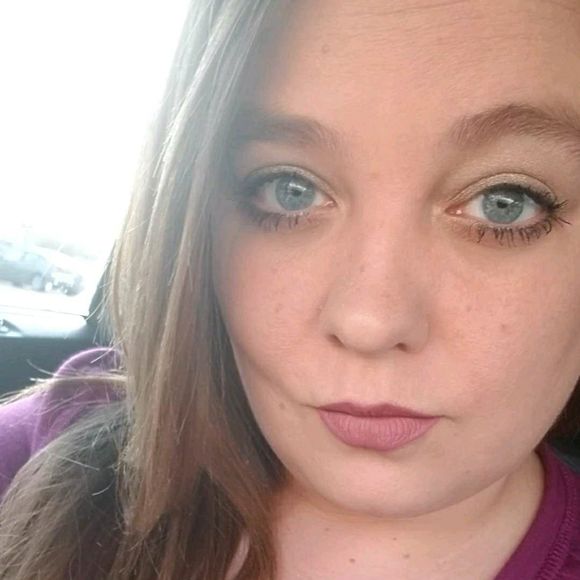 Meet your Posher, Amanda - Picture 1 of 1