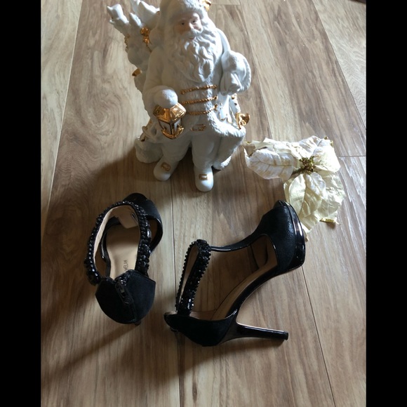 HP x 2 🎉 Antonio Melani heels 💋 - Picture 2 of 6