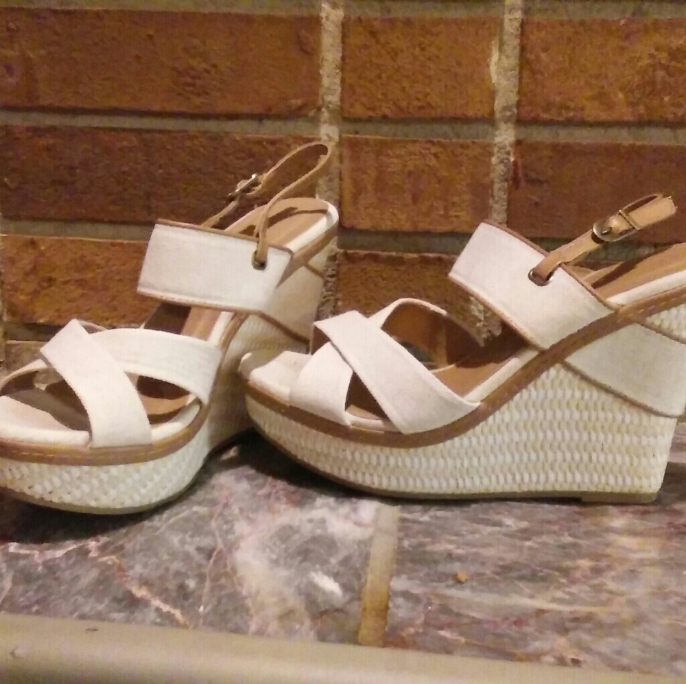 Chinese Laundry Wedges