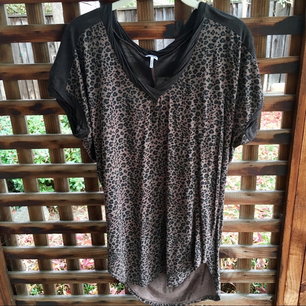 Splendid soft, v neck, cheetah print t shirt