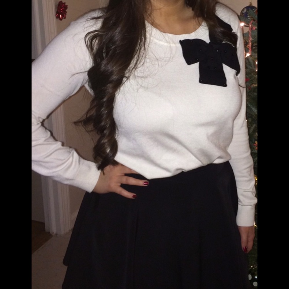 FOREVER 21 BOW SWEATER