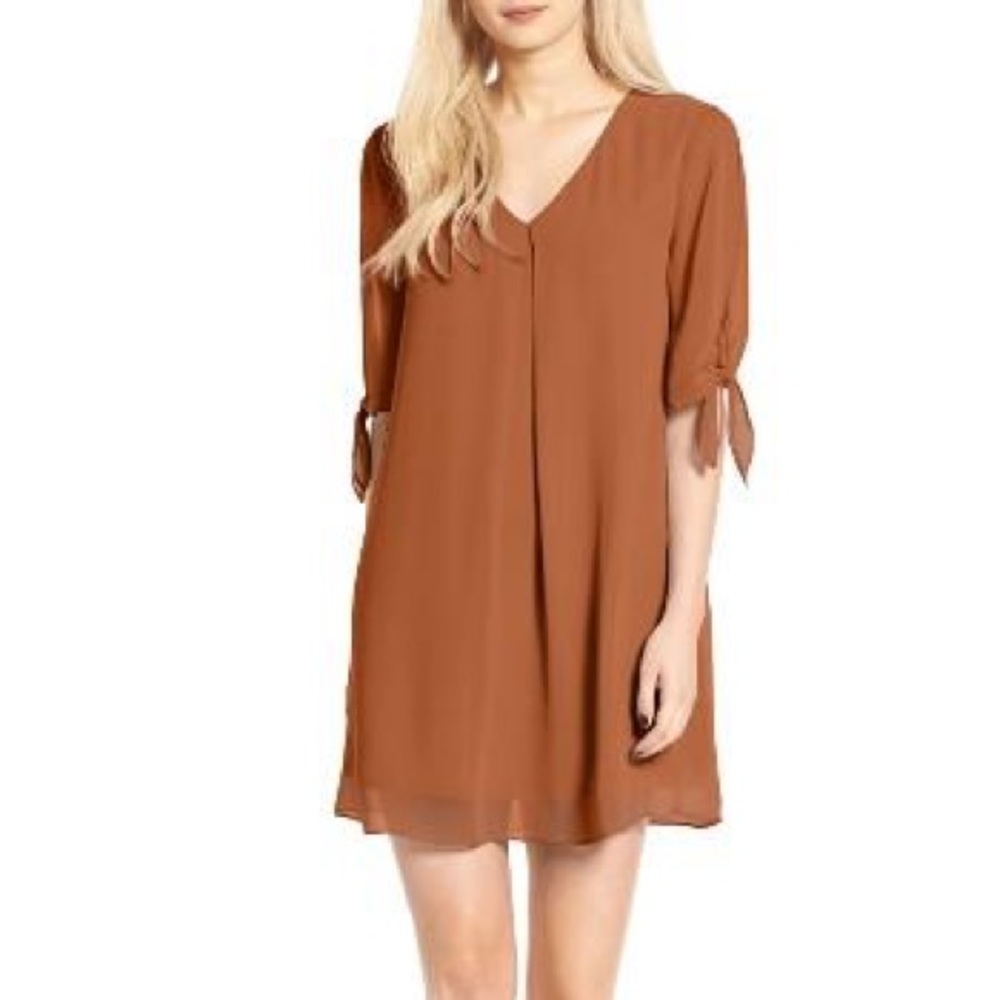 Soprano Jules Split Sleeve Shift Dress