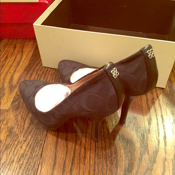 Coach heels barely used 5.5
