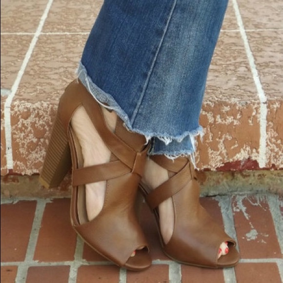 Gorgeous Chestnut Wedges - Picture 2 of 2