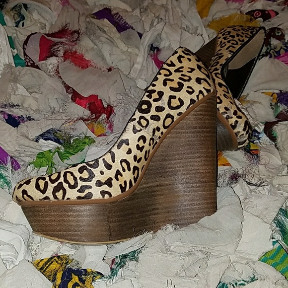 Leopard Wedges - Picture 3 of 5