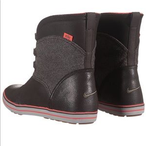 Nike women's Carico Boots Mid Leather