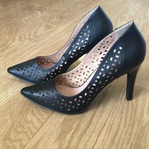 Black Pumps - NWOT!! 👠
