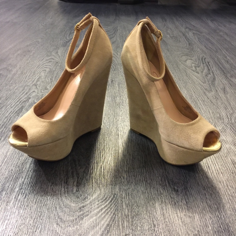 JESSICA SIMPSON MARCIE PEEP-TOE WEDGE size 8
