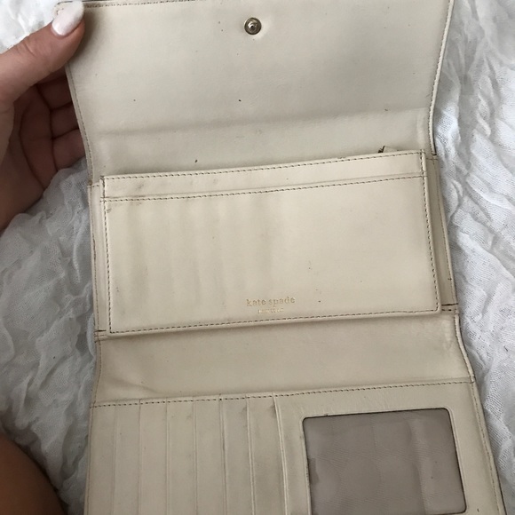 Kate Spade Wallet in Cream - Picture 3 of 6