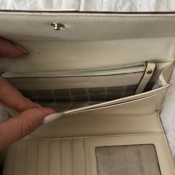 Kate Spade Wallet in Cream - Picture 4 of 6