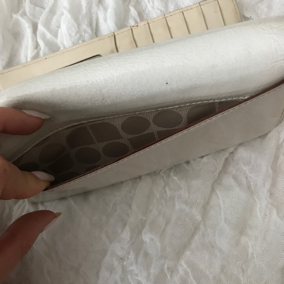 Kate Spade Wallet in Cream - Picture 5 of 6