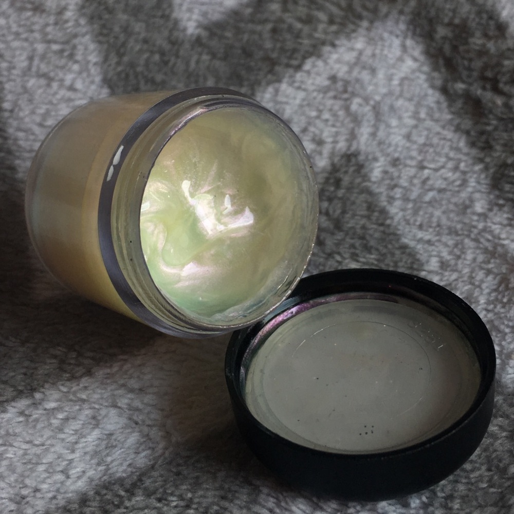 MAC ALL OVER GLOSS-Astonish *RARE & Limited*